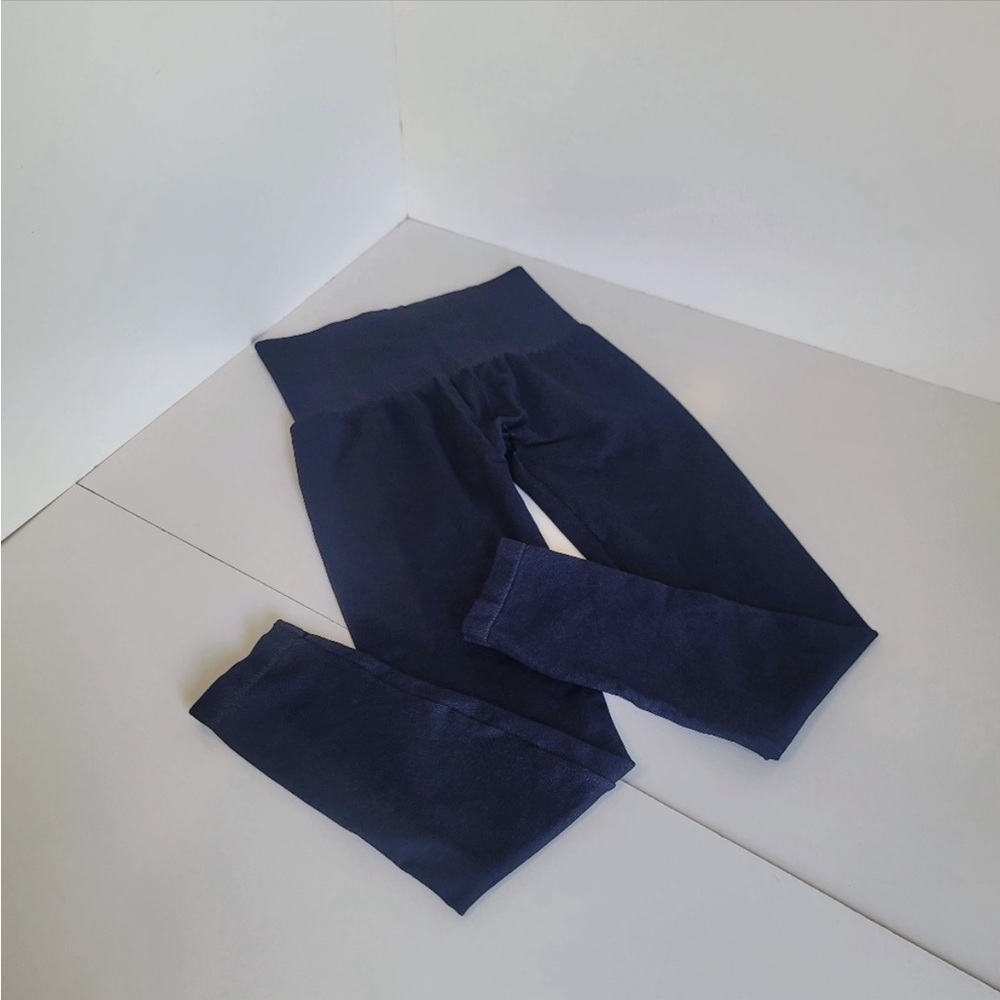 Spanx Love your Assests Seamless Leggings Blue. Flattering and comfortable!